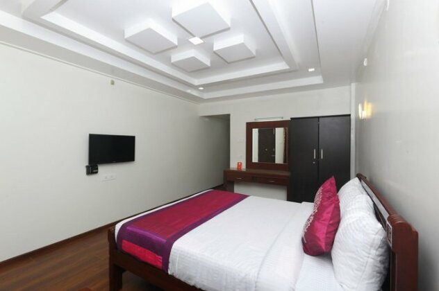 OYO 8732 Hotel Ultimate - Photo2