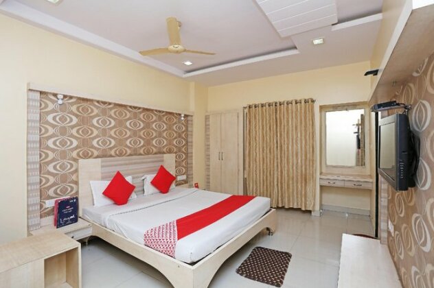 OYO 28655 Hotel Shri Krishna - Photo5