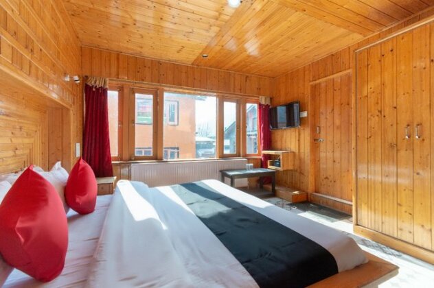 Capital O 66228 Hotel Sheeshnag - Photo2