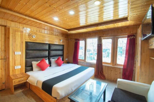 Capital O 66228 Hotel Sheeshnag - Photo3