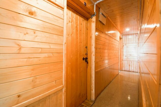 Capital O 66228 Hotel Sheeshnag - Photo4