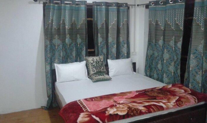 Travelers Homestay Pahalgam - Photo2