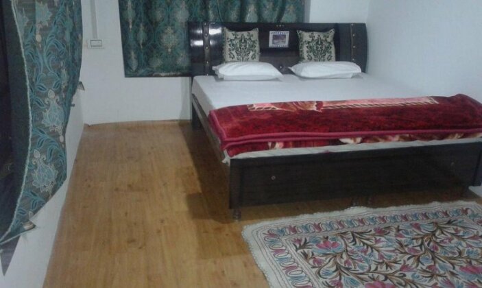 Travelers Homestay Pahalgam - Photo4