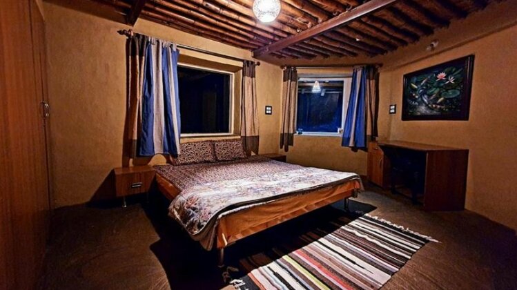 IRA'S Hideaway - Photo2