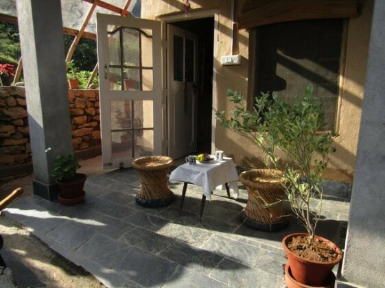 IRA'S Hideaway - Photo3