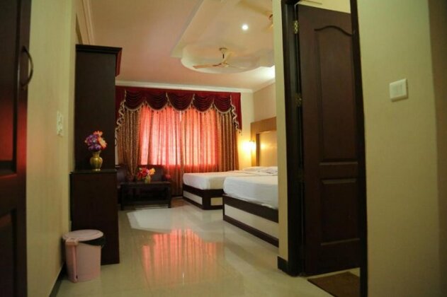 Hotel Vels Court - Photo4