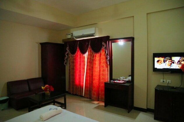 Hotel Vels Court - Photo5