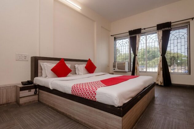 OYO 26206 Hotel Paras - Photo2