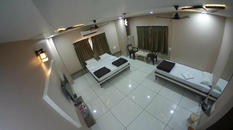Hotel Blue Diamond Palsana - Photo2
