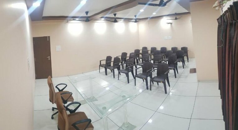 Hotel Blue Diamond Palsana - Photo3