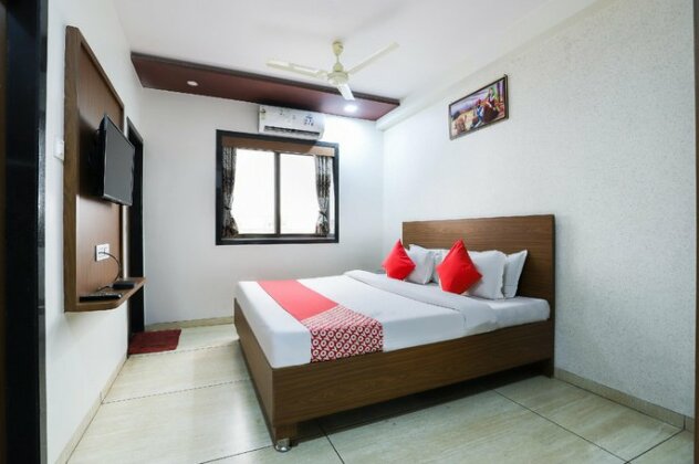 OYO 46504 Hotel Mahadev