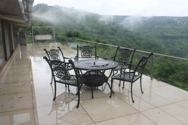 Ravine Hotel Panchgani - Photo2