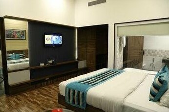 OYO 657 Hotel K C Cross Road - Photo4