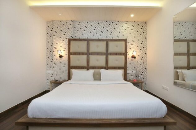 OYO 8277 Tricity Relax Inn - Photo5