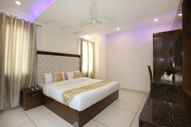 OYO 9420 Hotel Silver Palm - Photo2