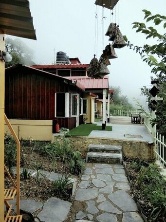 Great Barbet Birding Lodge & sundown Cafe pangot - Photo2