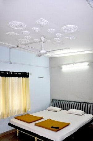 Radhanand Holiday Home - Photo5