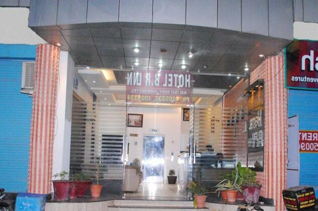 Hotel B R Inn - Photo2