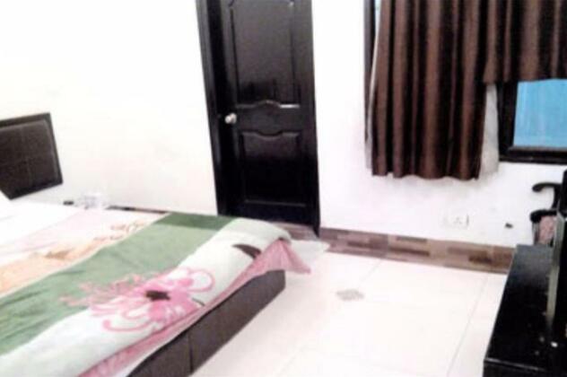 Hotel B R Inn - Photo3