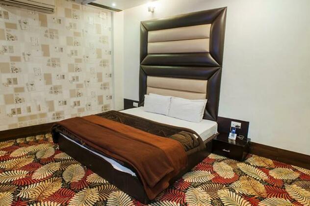 Hotel B R Inn - Photo4