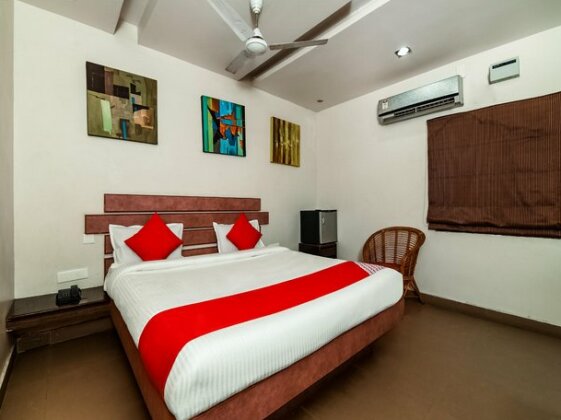 OYO 28856 Manjeera Inn