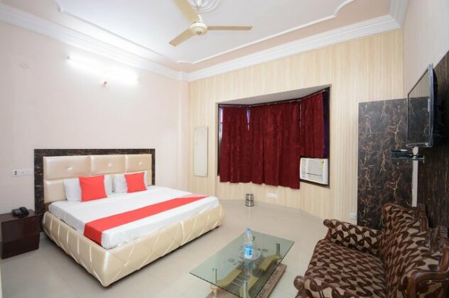 OYO 30358 Hotel Asia Palace - Photo2