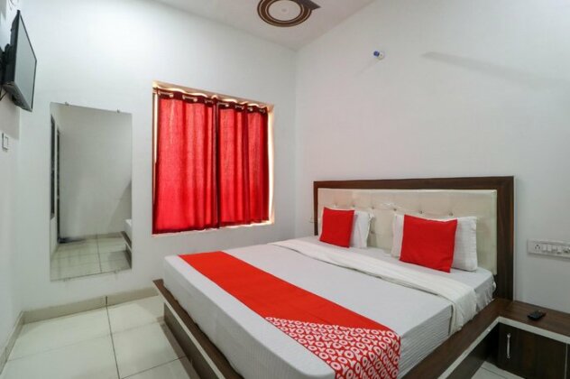 OYO 65320 Hotel Surya