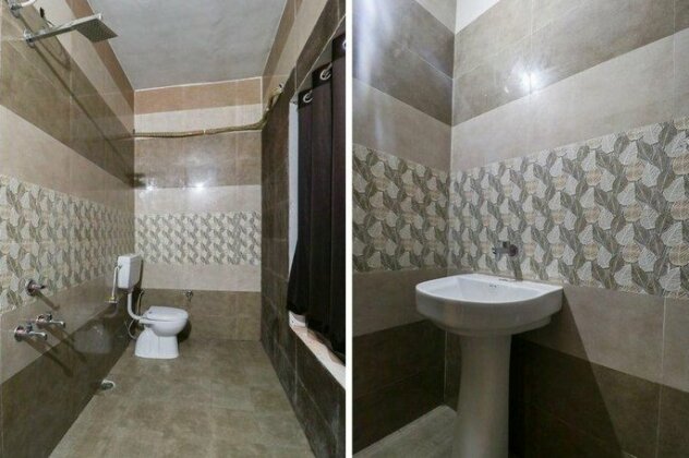 OYO 65320 Hotel Surya - Photo2