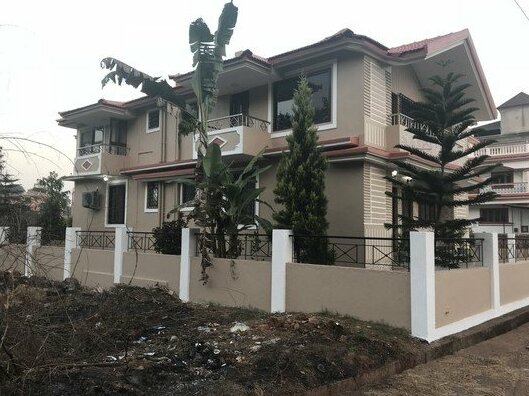 D'souza Lakeview Villa 5BHK for Large Group Stay