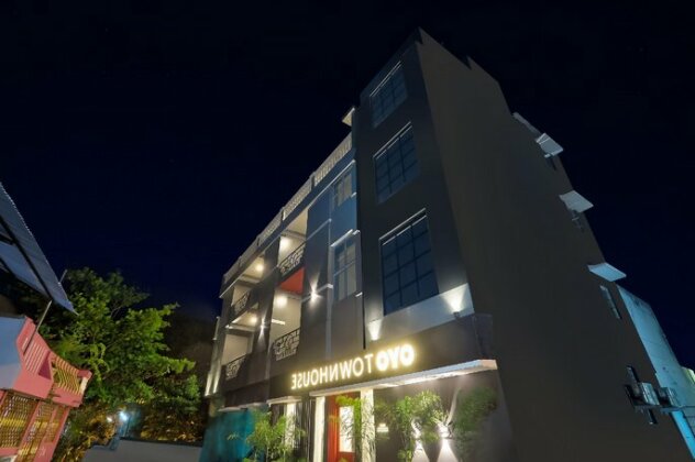 OYO 38197 TownHouse imperial stay