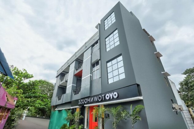 OYO 38197 TownHouse imperial stay - Photo2