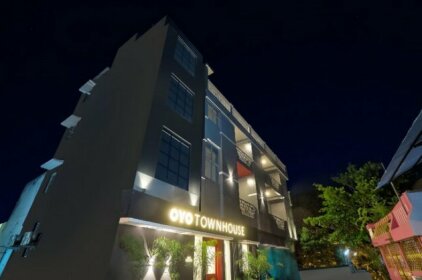 OYO 38197 TownHouse imperial stay
