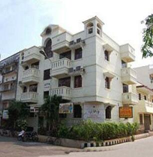 Pondicherry Executive Inn - Photo2