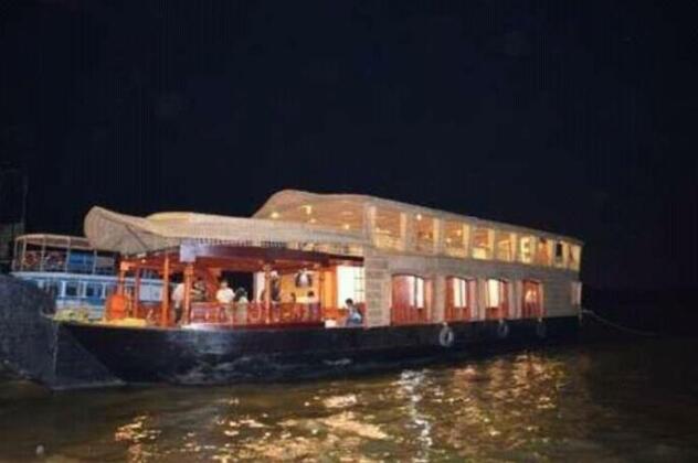 Pondicherry Houseboats