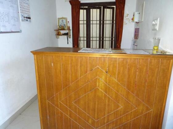 R M Guest House - Photo2