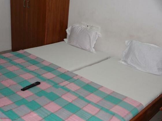 R M Guest House - Photo3