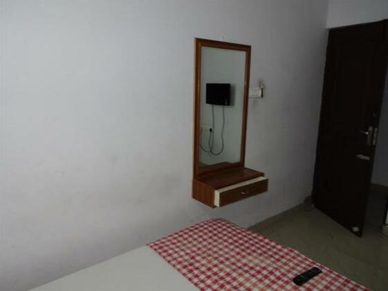 R M Guest House - Photo5