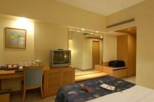 Capital O 15501 Hotel Regency - Photo4