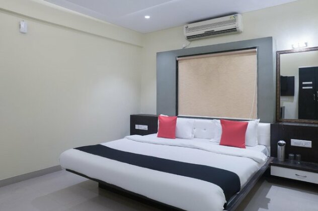 Capital O 42221 Amar Inn - Photo2