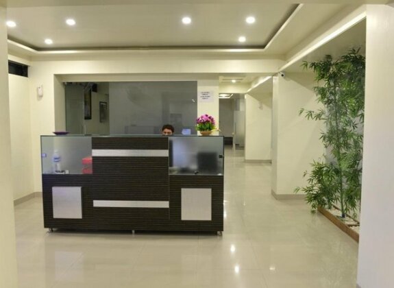 Hotel Suresh Inn - Photo2
