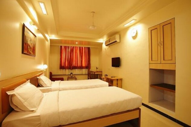 Hotel Suyash Deluxe - Photo5