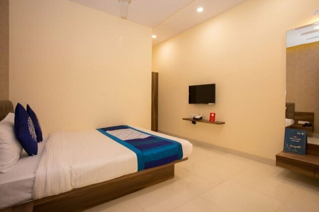 OYO 10939 Hotel Sangam - Photo2