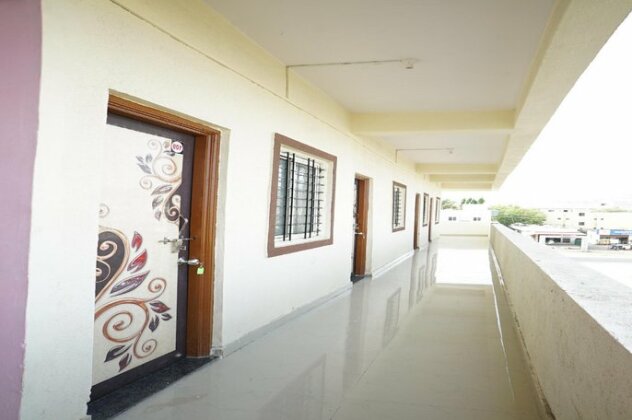 OYO 39729 Hotel Raja Malhari - Photo3