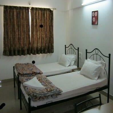 Palm Leaf Serviced Apartments - Model colony - Photo2