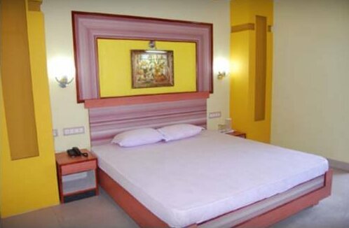 Hotel Trimurti Heights - Photo4