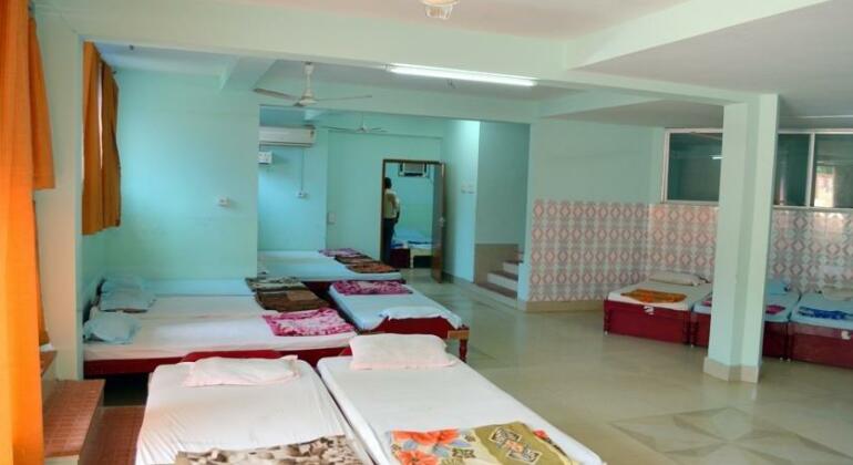 Krishna Palace Puri - Photo4