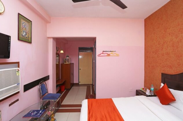 OYO 6077 Hotel Ashraya - Photo2