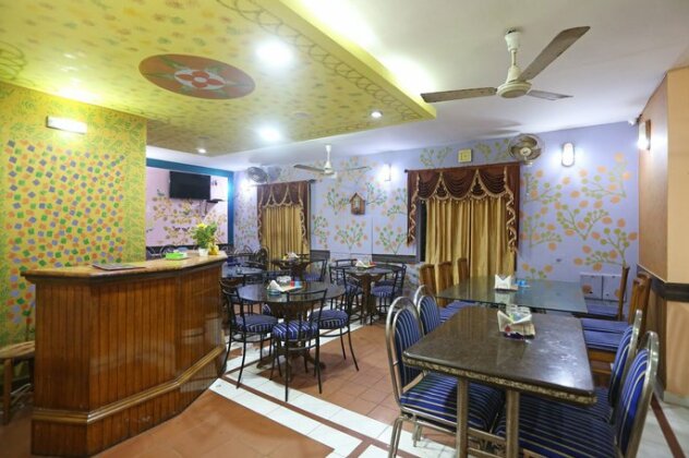 OYO 6077 Hotel Ashraya - Photo4