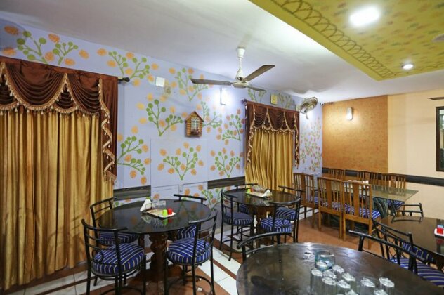 OYO 6077 Hotel Ashraya - Photo5