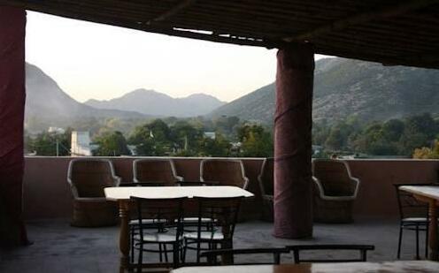 Hotel New Paradise Inn - Photo4